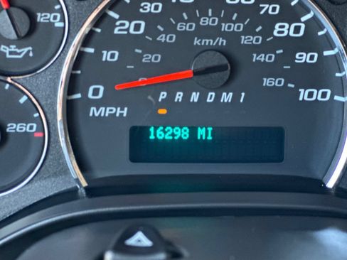 Used 2025 Chevrolet Express 2500 w/ Driver Convenience Package RWD image 30