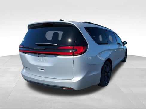 New 2026 Chrysler Pacifica Select w/ S Appearance Package FWD image 7
