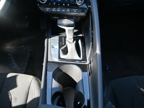 Used 2025 Hyundai Elantra SEL w/ Cargo Package image 15