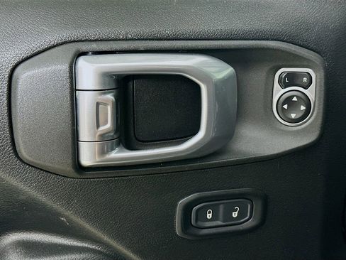 Used 2022 Jeep Gladiator Sport image 20