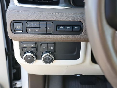 Used 2021 GMC Yukon Denali AWD/4WD image 16