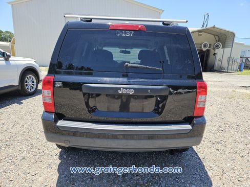 Used 2016 Jeep Patriot Sport FWD image 9
