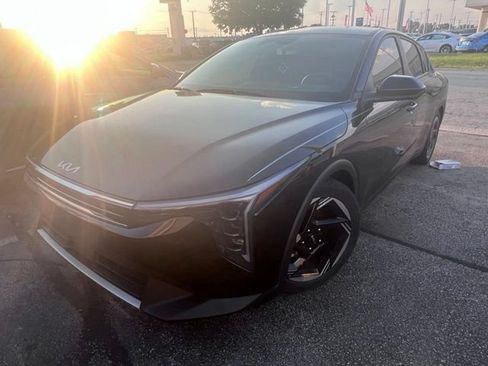 Certified 2025 Kia K4 EX FWD image 3