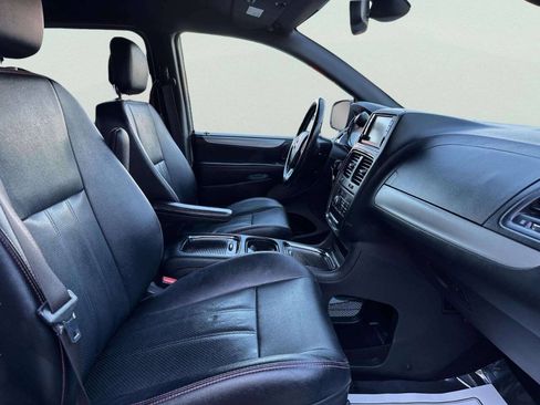 Used 2019 Dodge Grand Caravan GT FWD image 16