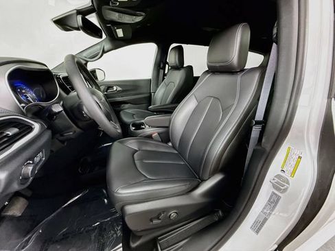 New 2027 Chrysler Pacifica Select FWD image 20