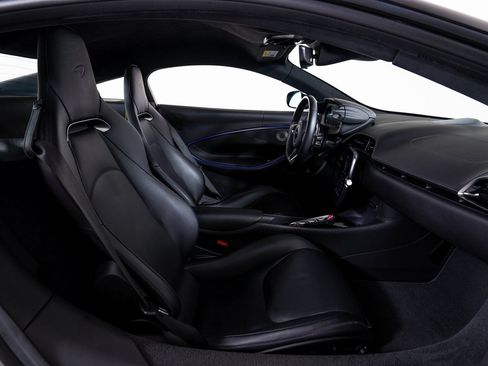 Used 2023 McLaren Artura RWD image 18