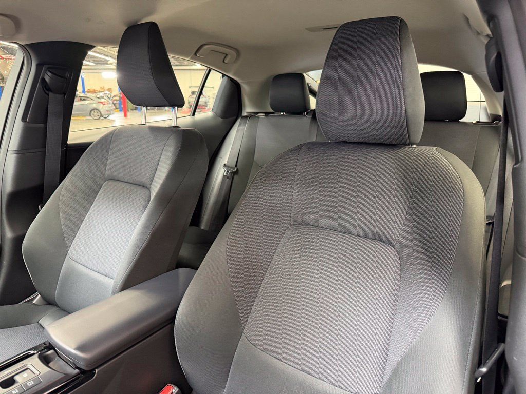 Used 2025 Toyota Prius LE FWD image 15