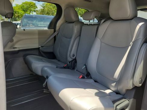 Used 2024 Toyota Sienna XLE FWD image 7