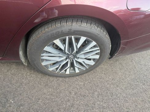 Used 2023 Nissan Altima 2.5 SV FWD image 11