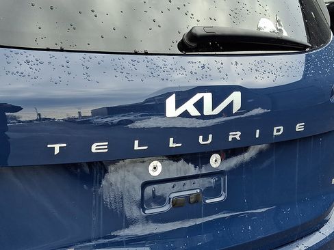 Used 2023 Kia Telluride EX w/ EX Captain's Chair Package image 31