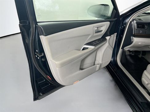 Used 2017 Toyota Camry LE image 16