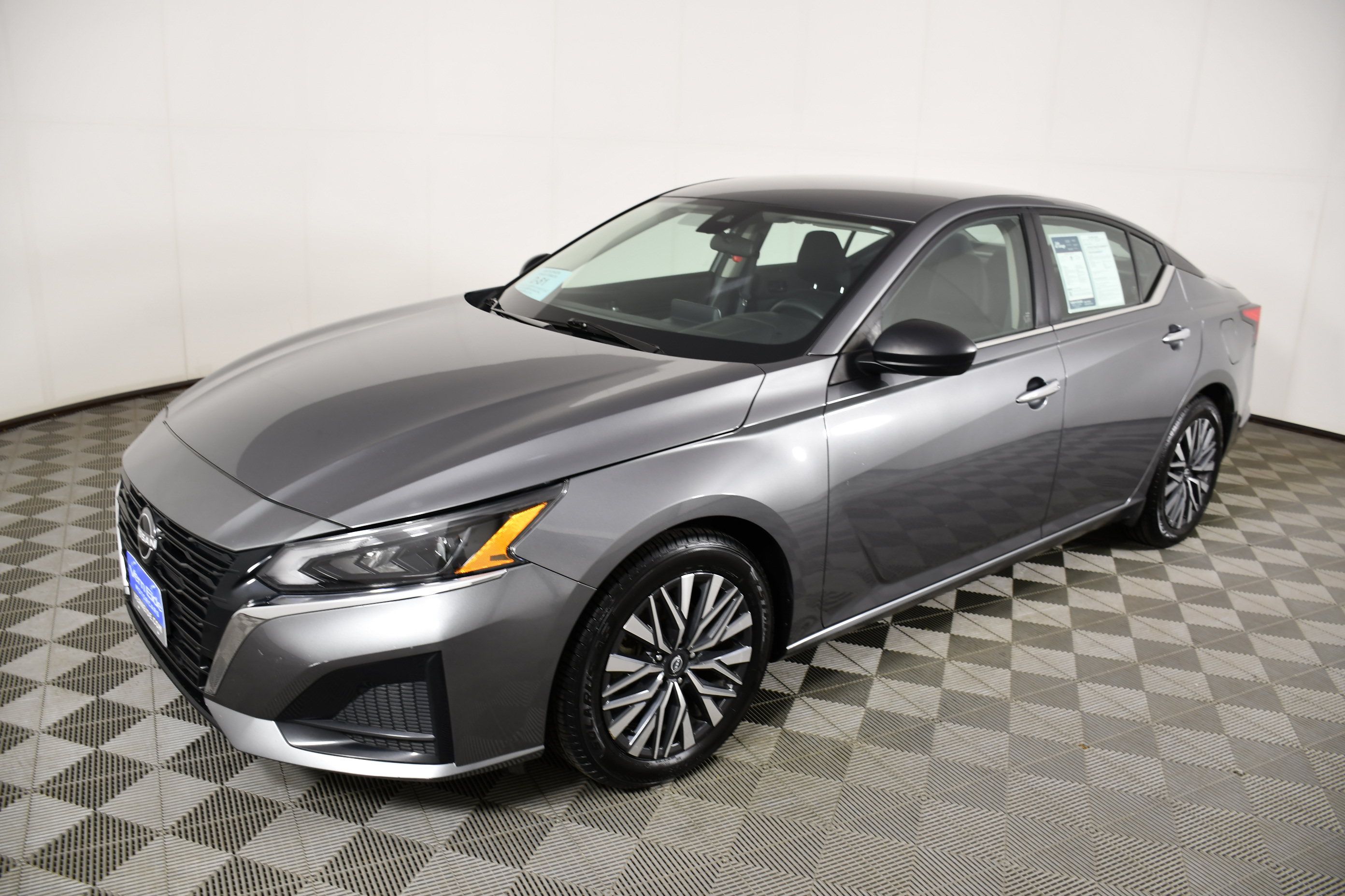 Used 2024 Nissan Altima 2.5 SV FWD image 10