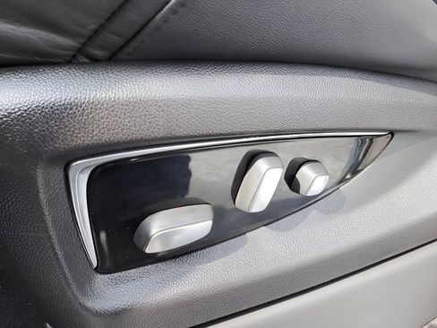 Used 2019 Cadillac Escalade Premium Luxury image 17