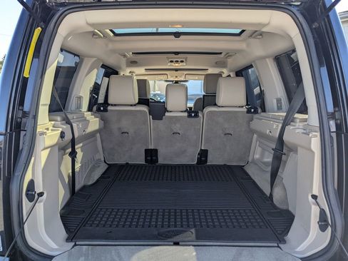 Used 2016 Land Rover LR4 HSE Silver Edition image 7