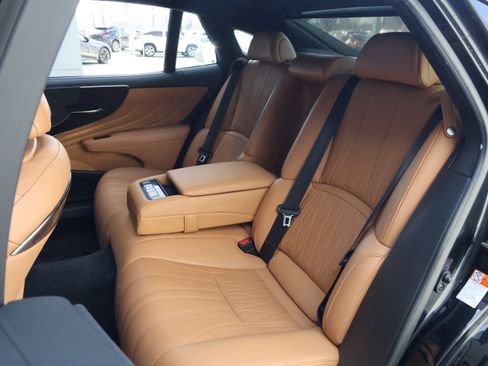 Certified 2023 Lexus LS 500 AWD w/ Interior Upgrade Package image 33