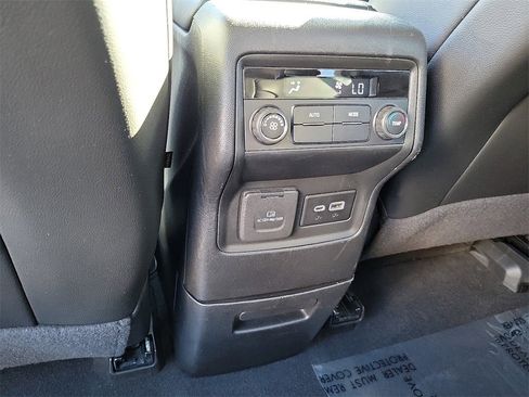 Used 2023 GMC Acadia SLT image 20