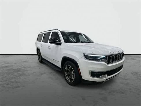 Used 2023 Jeep Wagoneer L Series III w/ Preferred Equipment Group image 6