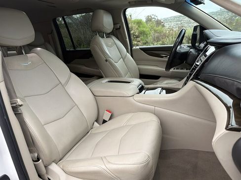 Used 2019 Cadillac Escalade ESV Luxury image 14