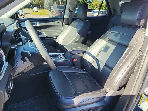 Used 2023 Ford Explorer XLT w/ Equipment Group 202A image 11