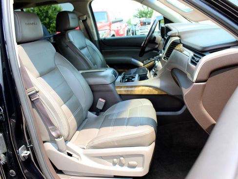 Used 2017 GMC Yukon XL Denali w/ Open Road Package image 28