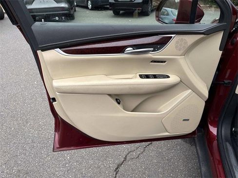 Used 2018 Cadillac XT5 Premium Luxury image 13
