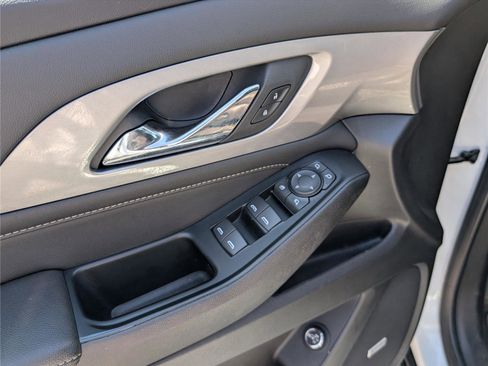 Used 2023 Chevrolet Traverse LT w/ LT Premium Package image 22