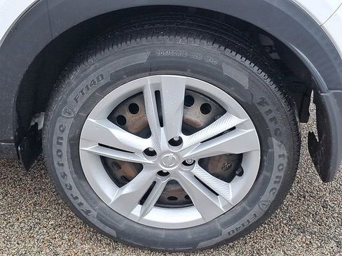 Used 2019 Nissan Kicks S image 28