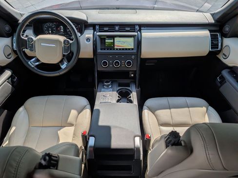 Used 2018 Land Rover Discovery SE AWD/4WD image 16