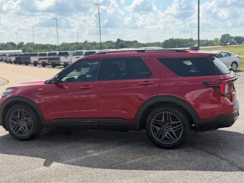 Used 2025 Ford Explorer ST-Line w/ Premium Package RWD image 8