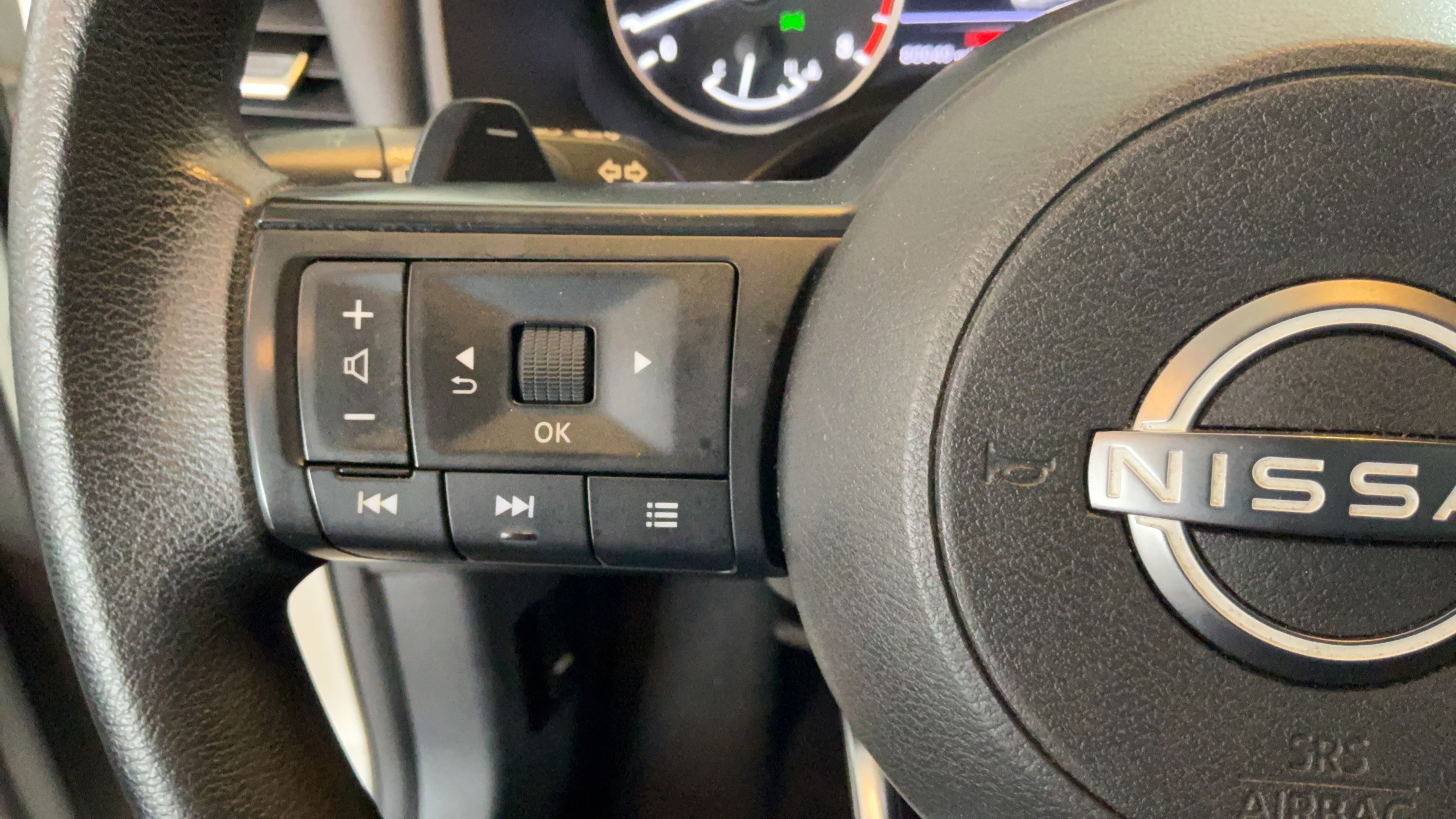 Used 2023 Nissan Rogue S AWD/4WD image 17