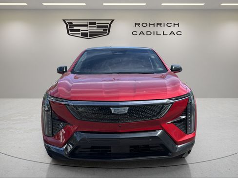 Certified 2025 Cadillac Optiq Sport 2 w/ LPO, Floor Liner Package AWD/4WD image 2