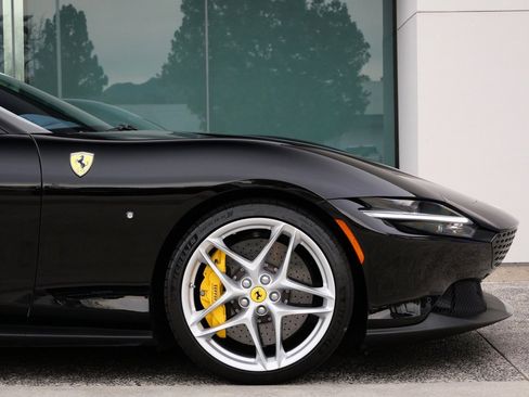 Used 2022 Ferrari Roma image 10