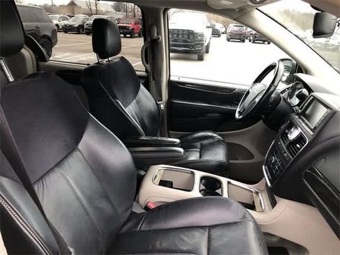 Used 2014 Chrysler Town & Country Limited w/ Luxury Group image 27