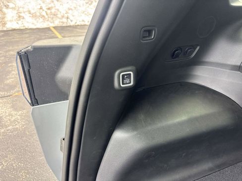 New 2026 Jeep Cherokee Overland image 5