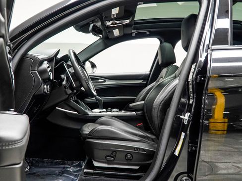 Used 2023 Alfa Romeo Stelvio Veloce image 40