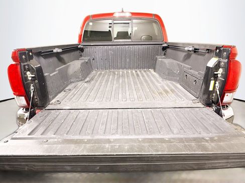 Used 2019 Toyota Tacoma SR5 RWD image 34