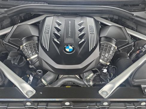 Used 2022 BMW X7 M50i w/ Dynamic Handling Package image 41