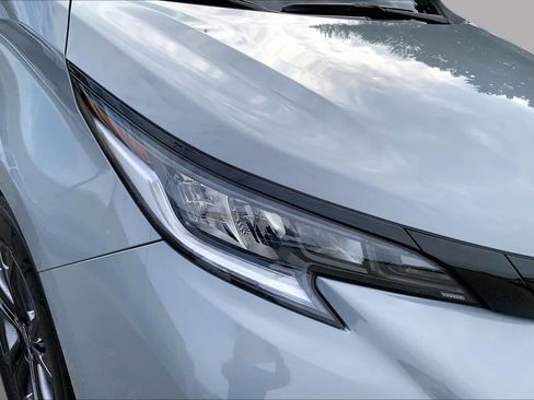 Used 2025 Toyota Sienna XSE w/ XSE Plus Package AWD/4WD image 27