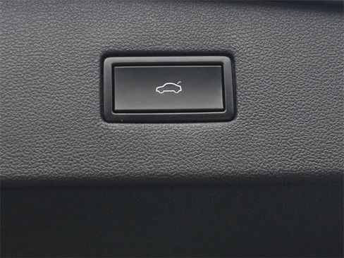 Used 2021 Volkswagen Tiguan SEL w/ 3-Row Tiguan MDO Package image 16