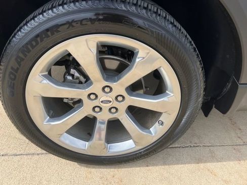 Used 2020 Ford Explorer Platinum w/ Premium Technology Package image 11