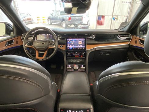 Used 2022 Jeep Grand Cherokee Summit AWD/4WD image 16
