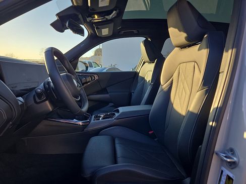 Used 2025 BMW X3 xDrive30i w/ Premium Package image 14