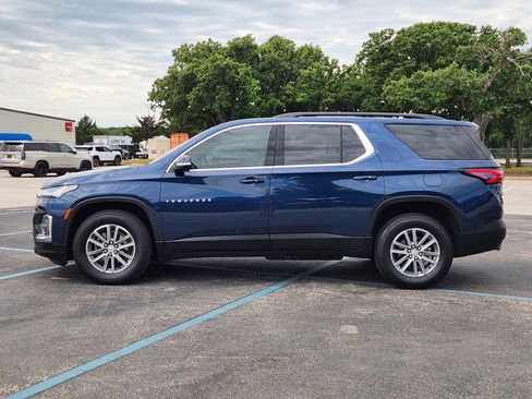 Used 2023 Chevrolet Traverse LT FWD image 3