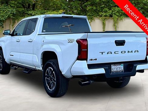 Certified 2025 Toyota Tacoma TRD Sport AWD/4WD image 4