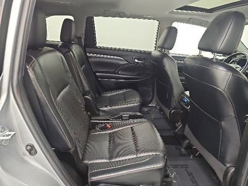 Used 2019 Toyota Highlander Limited AWD/4WD image 38