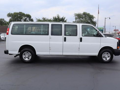 Used 2007 Chevrolet Express 3500 Extended Passenger RWD image 6