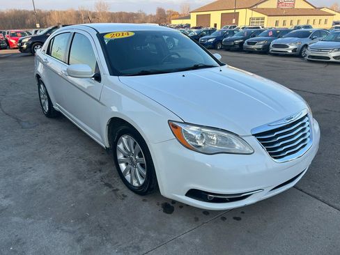 Used 2014 Chrysler 200 Touring image 3