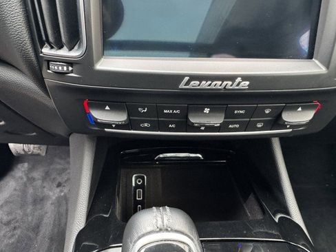 Used 2018 Maserati Levante image 28