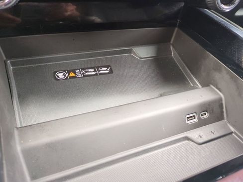 Used 2025 Chevrolet Suburban Z71 image 28