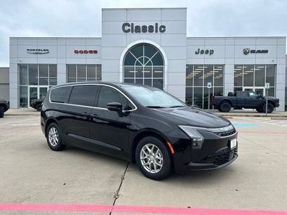 New 2027 Chrysler Pacifica Select